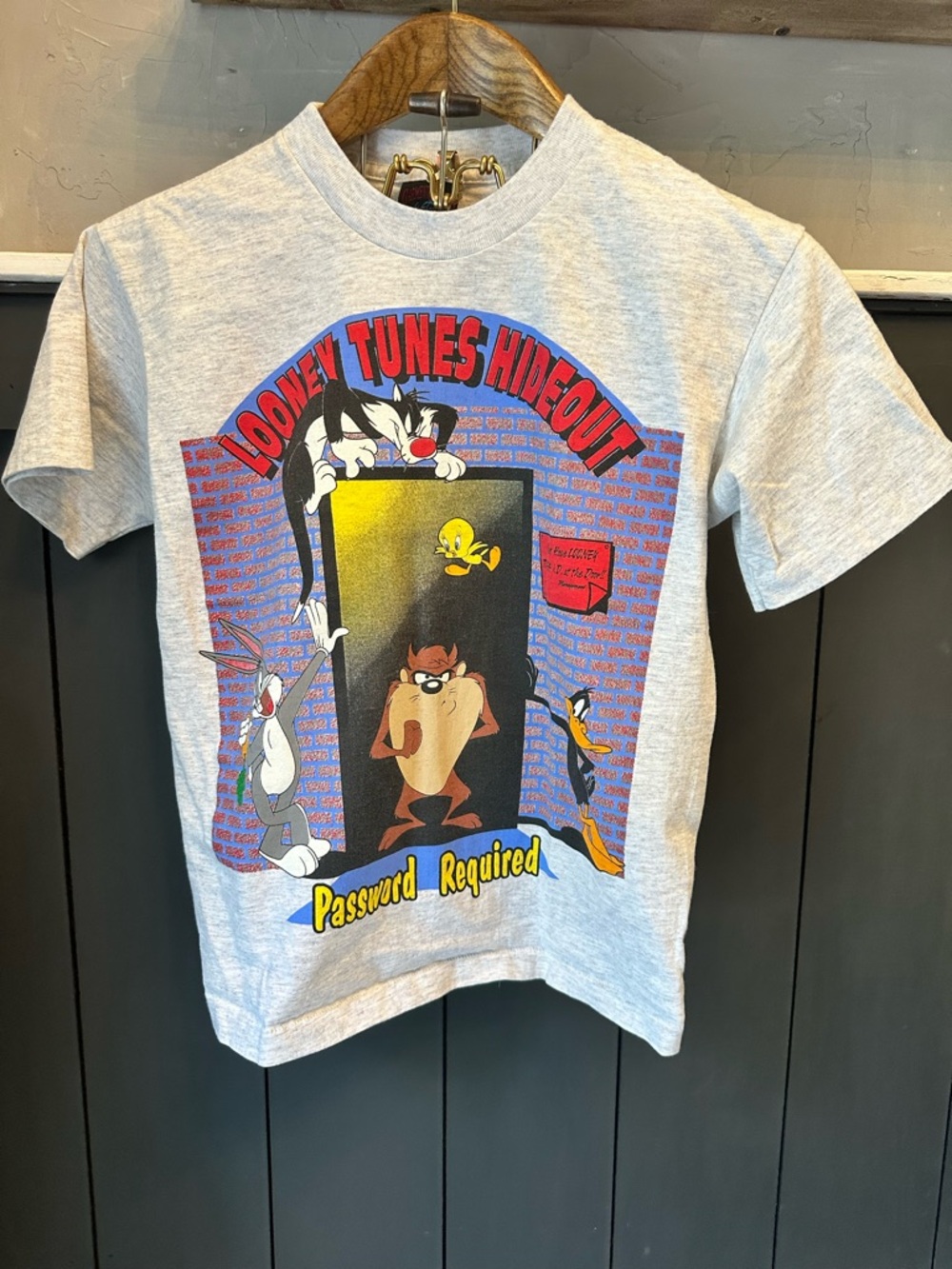 Rare Vintage Looney Tunes Hideout Graphic T-Shirt size S/M - Picture 1 of 11